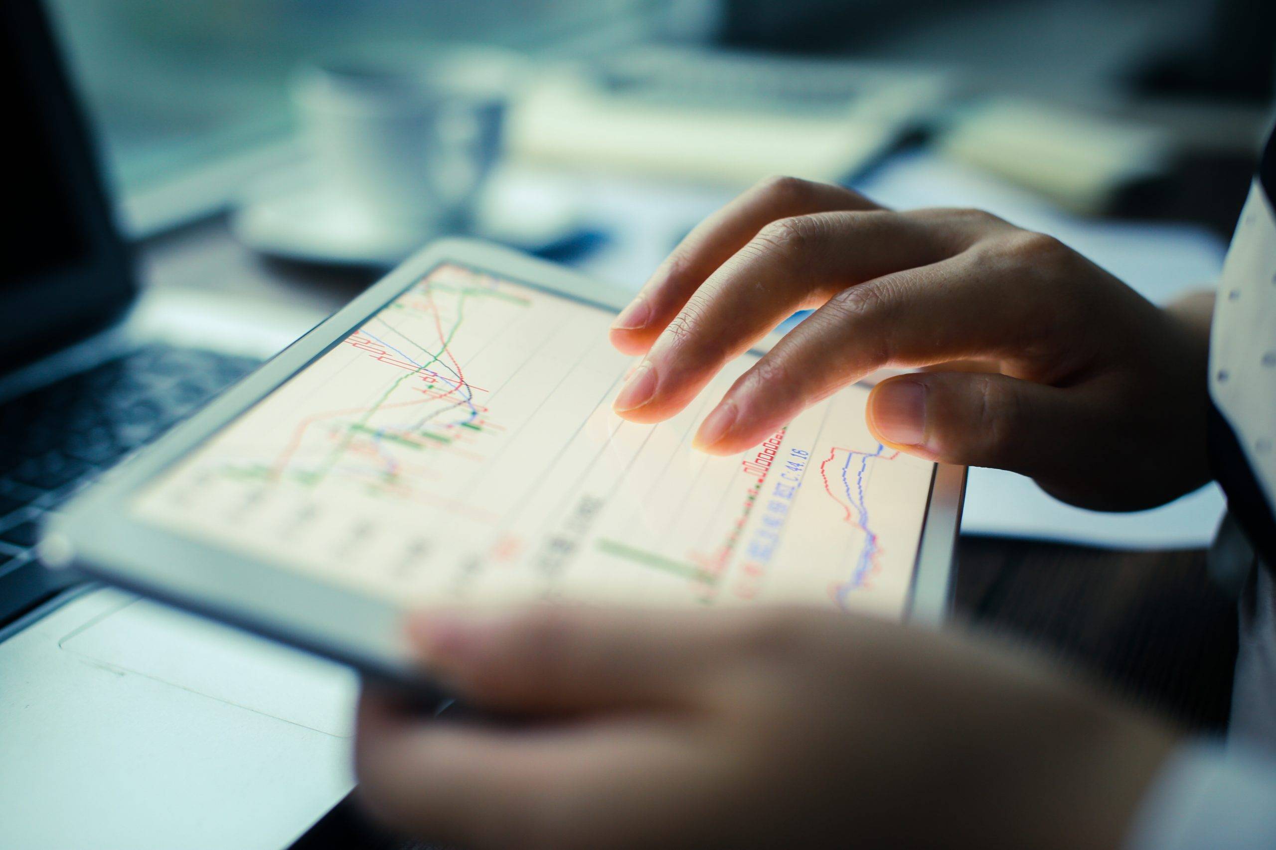 What Are the Differences Between ETFs and Index Funds?